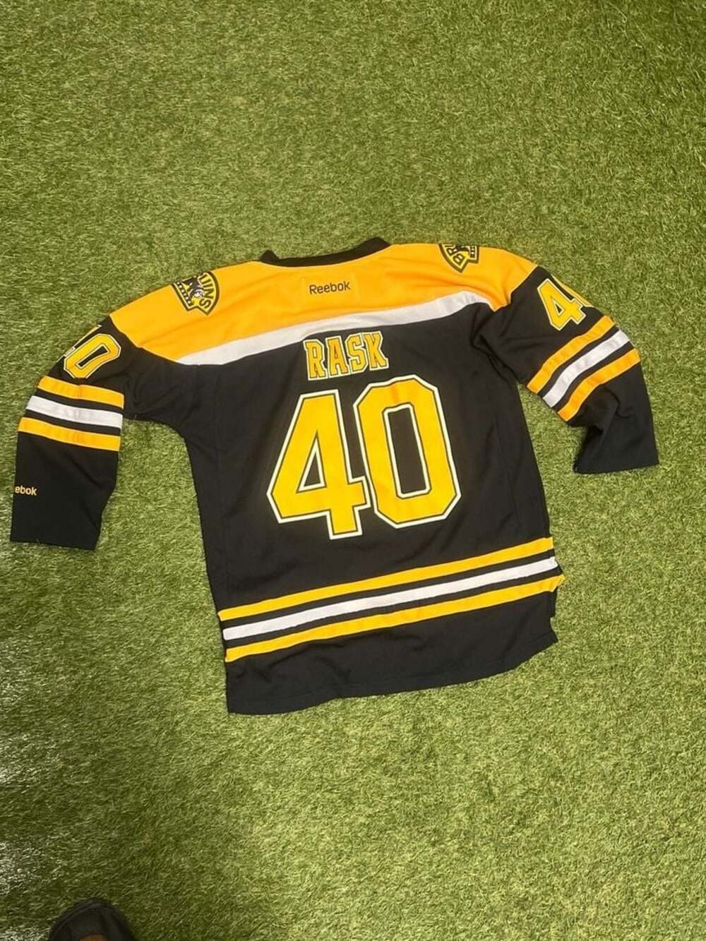 Reebok NHL Boston Bruins Tuukka Rask #40 Youth L/XL Hockey Jersey